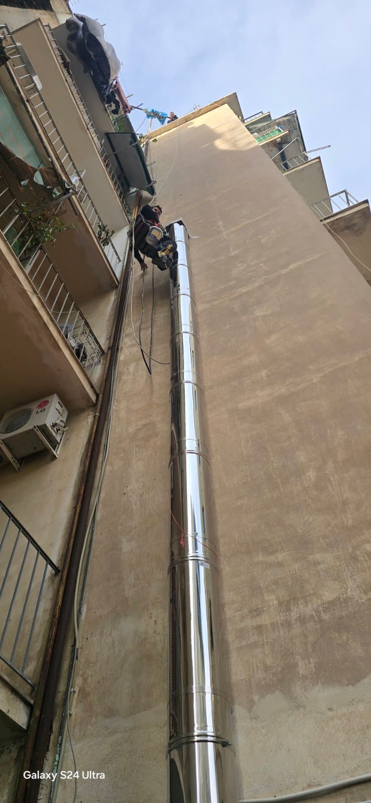 Εργασίες αποχέτευσης από υδραυλικό στην Αθήνα